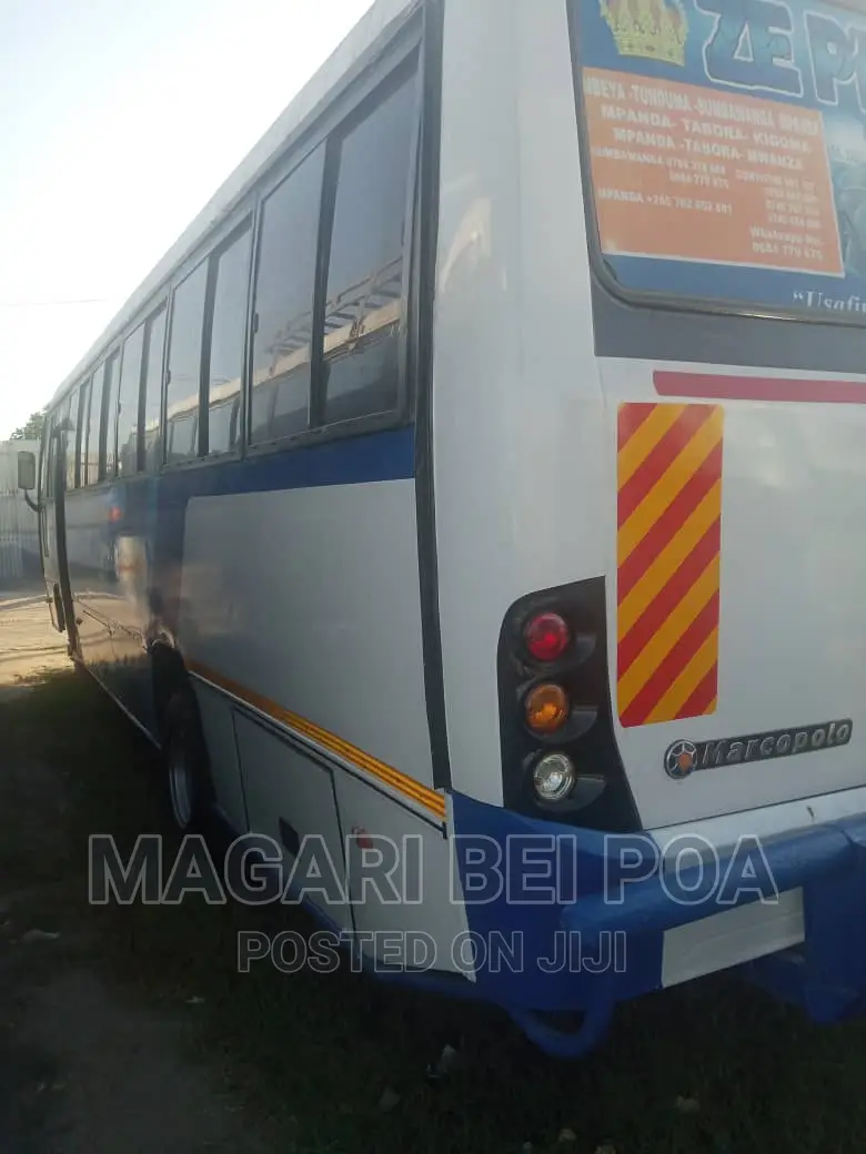 Tata Starbus Ultra Skool 2004 White