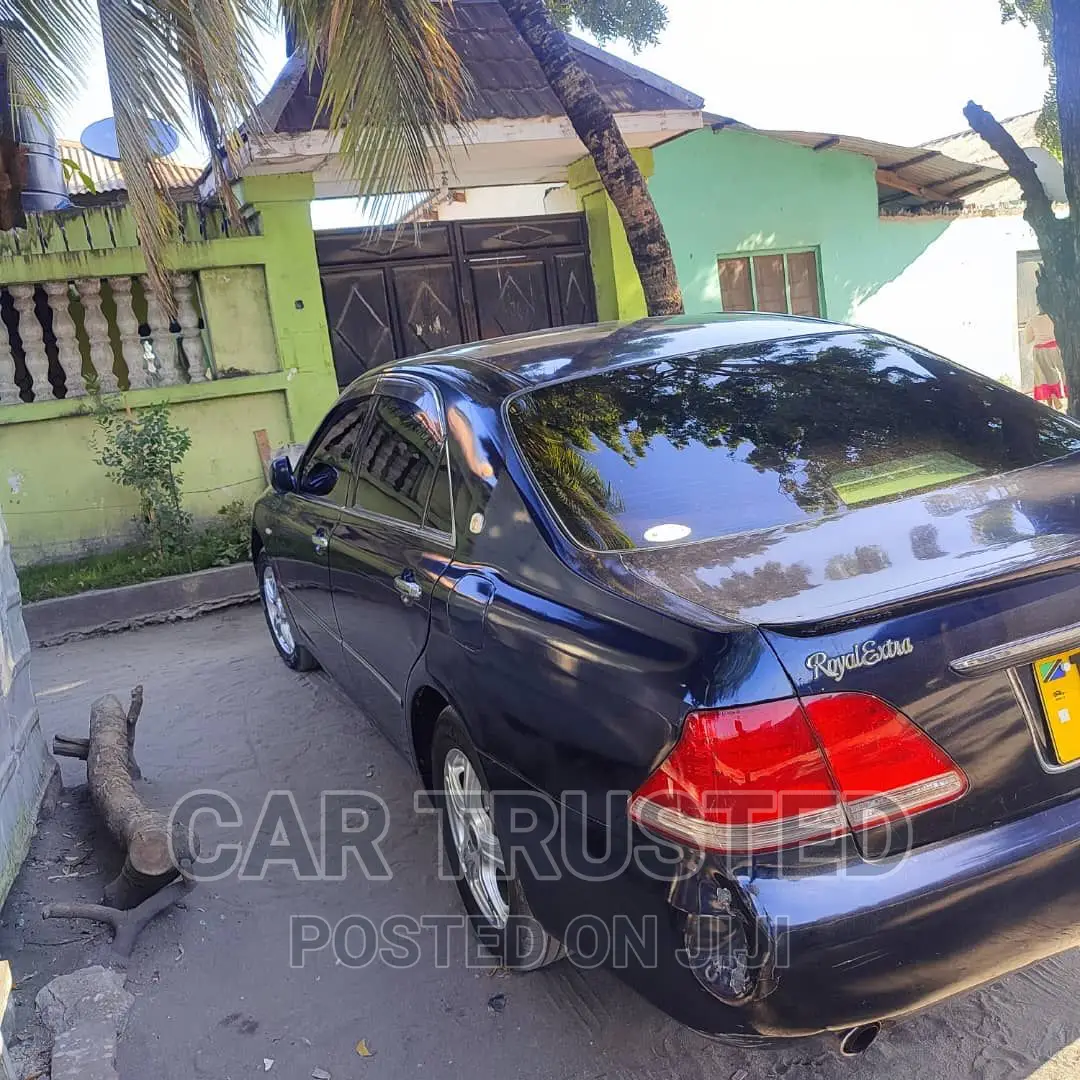 Toyota Crown Royale 2005 Blue