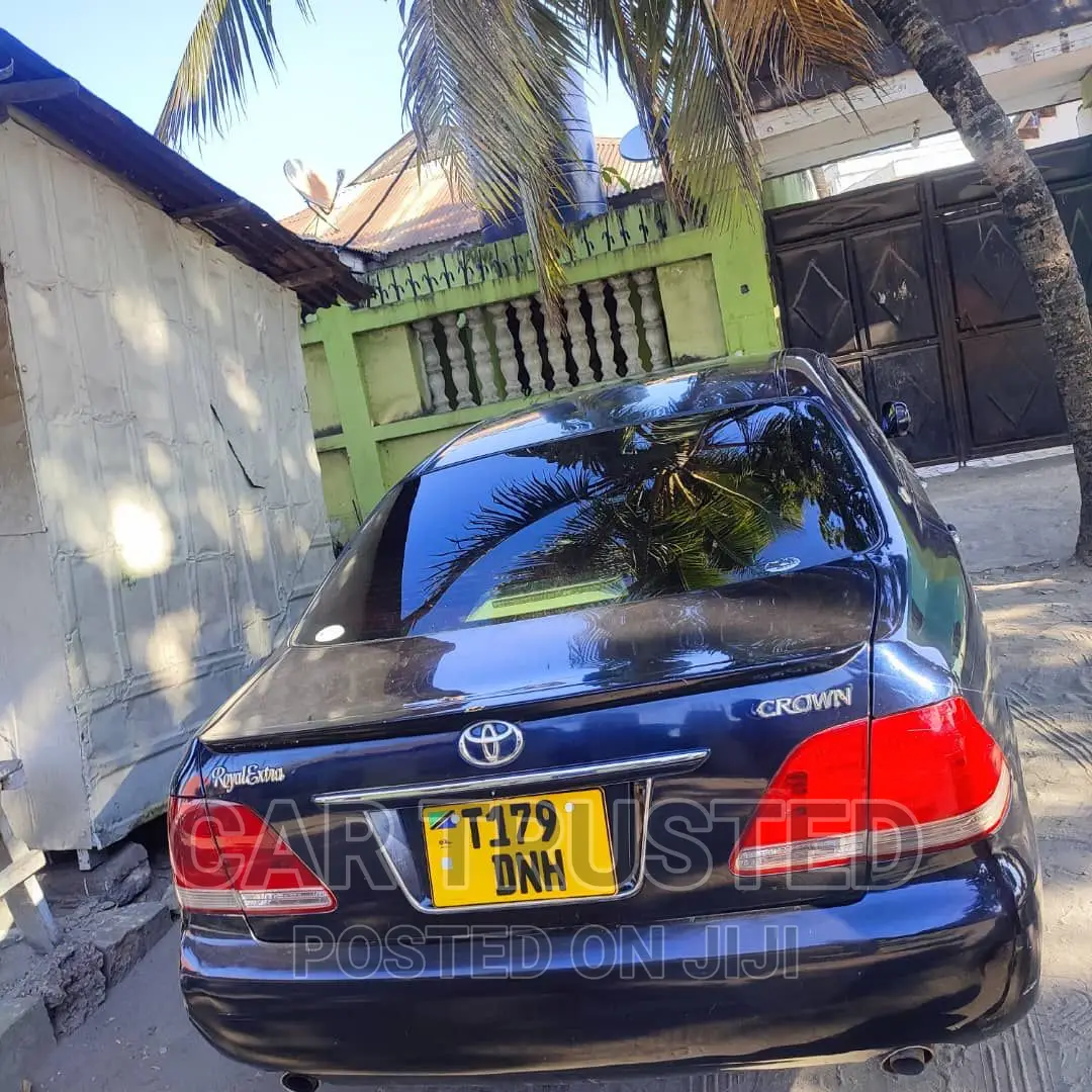 Toyota Crown Royale 2005 Blue