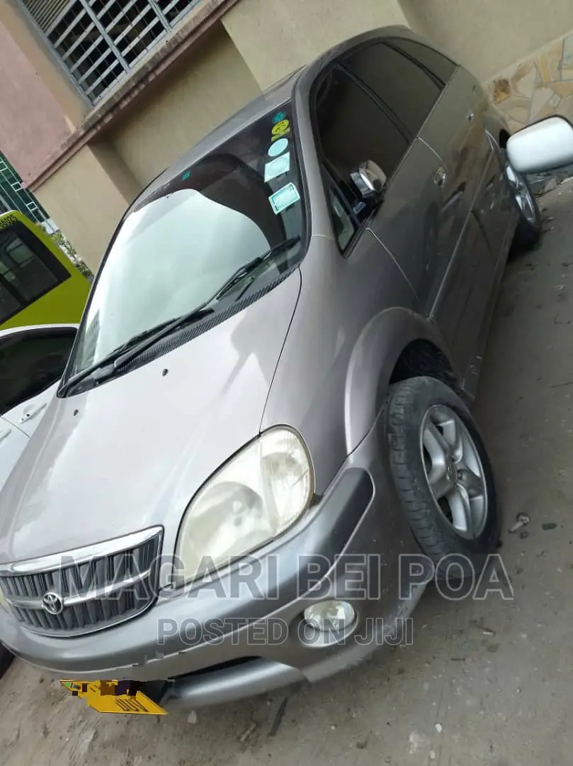 Toyota Nadia 2003 Silver