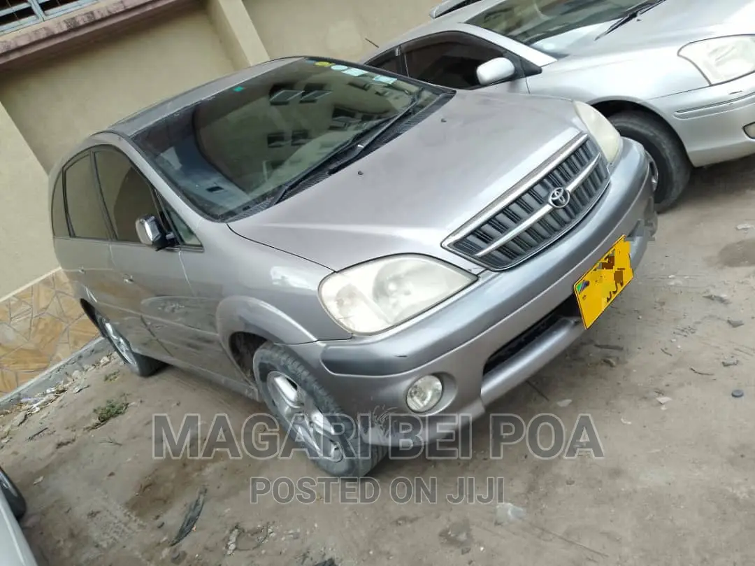Toyota Nadia 2003 Silver