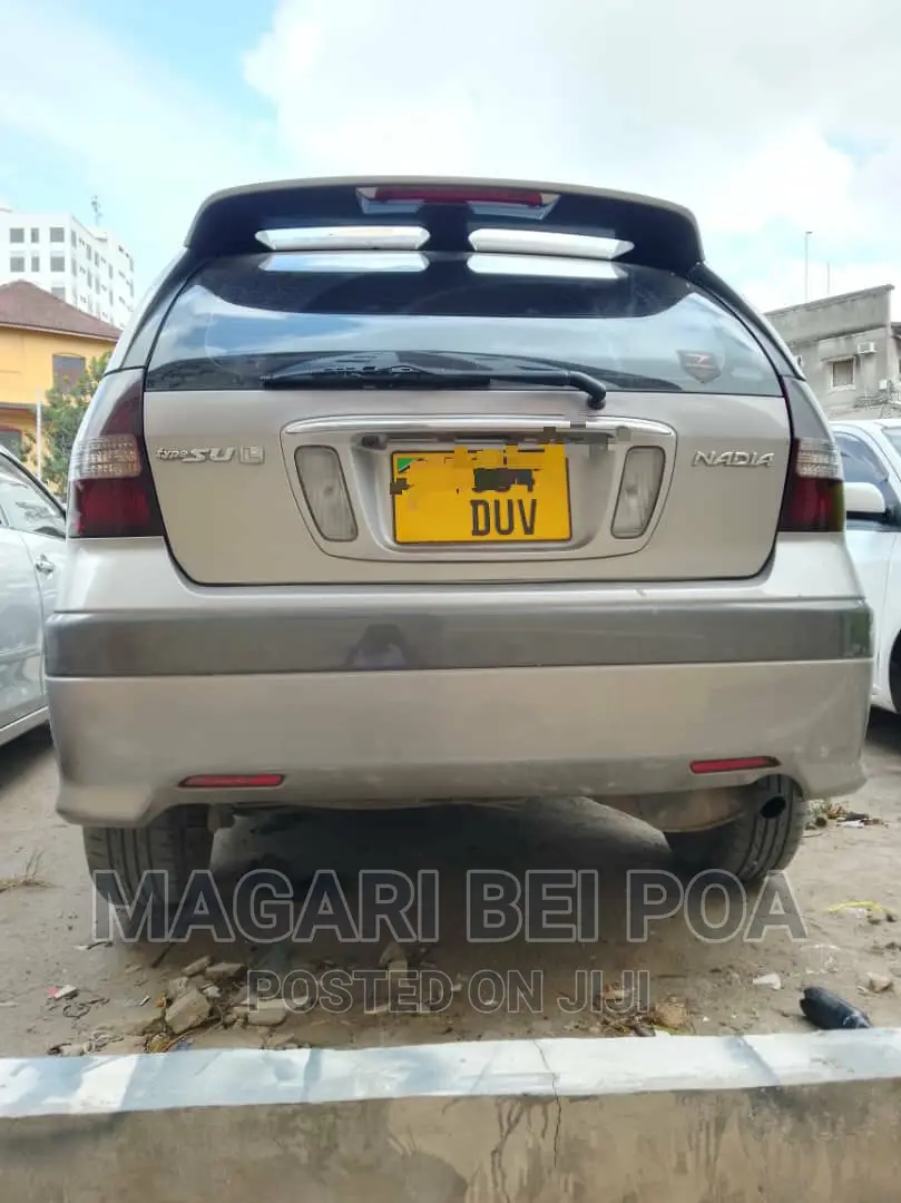 Toyota Nadia 2003 Silver