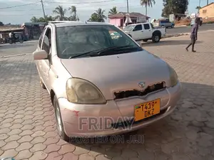 Photo - Toyota Vitz 2000 Pink