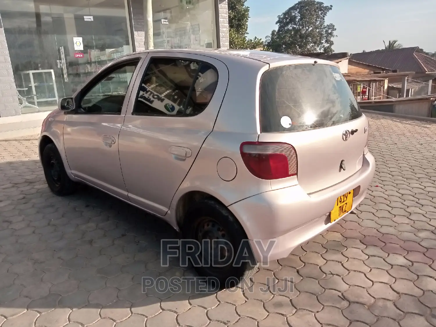 Toyota Vitz 2000 Pink