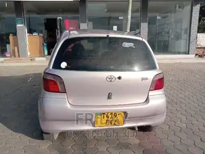 Toyota Vitz 2000 Pink