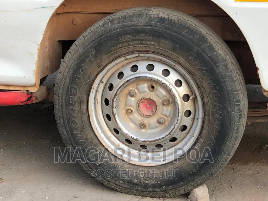 Toyota HiAce 2002 White