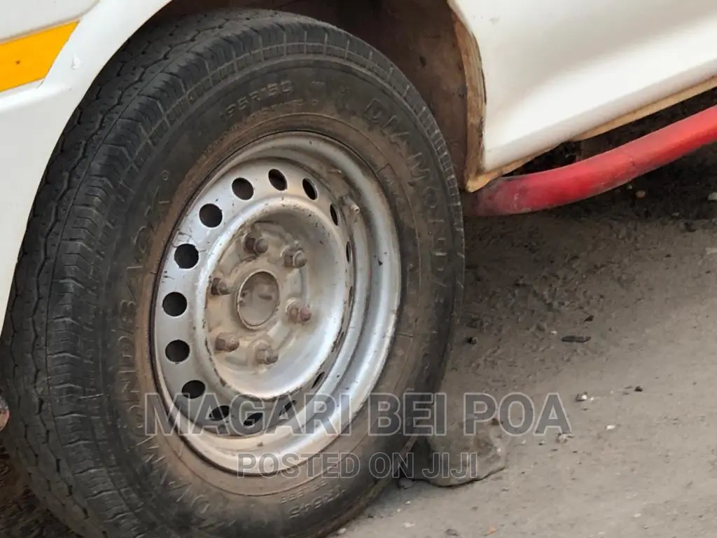 Toyota HiAce 2002 White