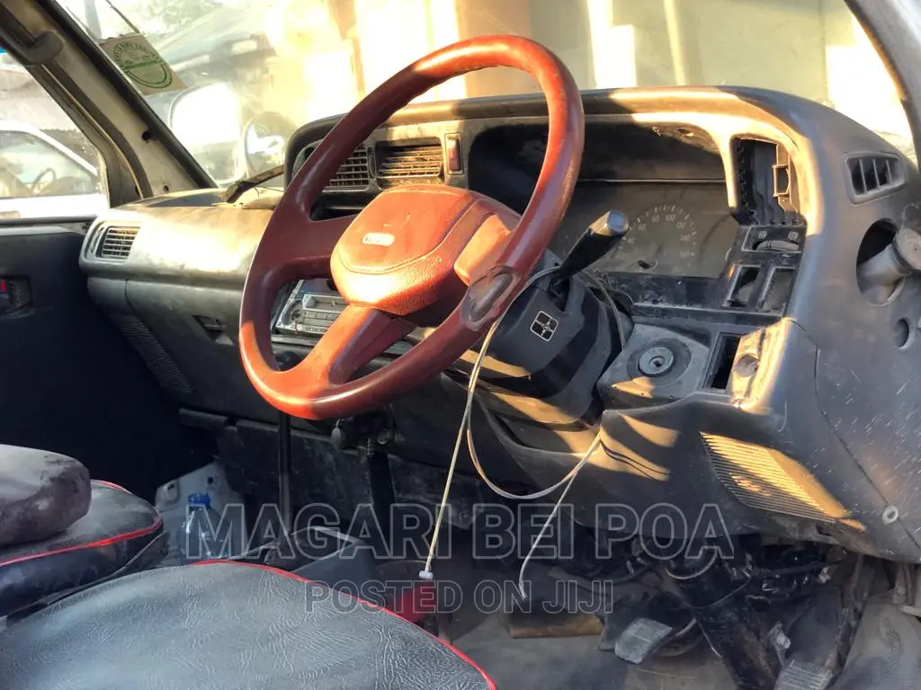 Toyota HiAce 2002 White