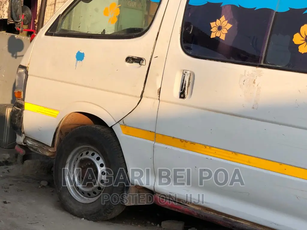 Toyota HiAce 2002 White