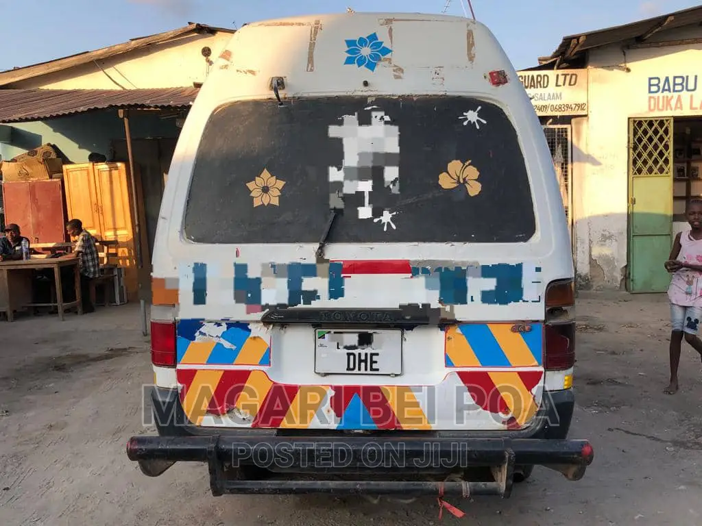 Toyota HiAce 2002 White