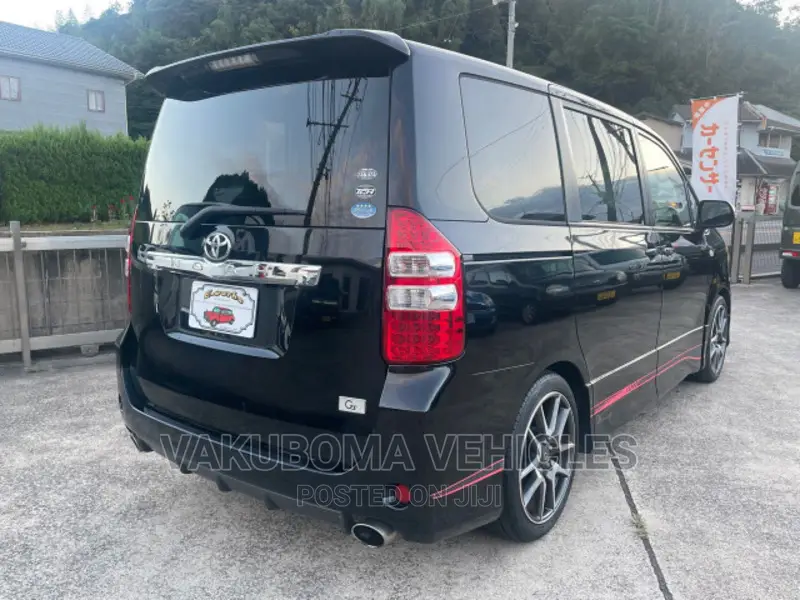 Toyota Noah 2010 Black