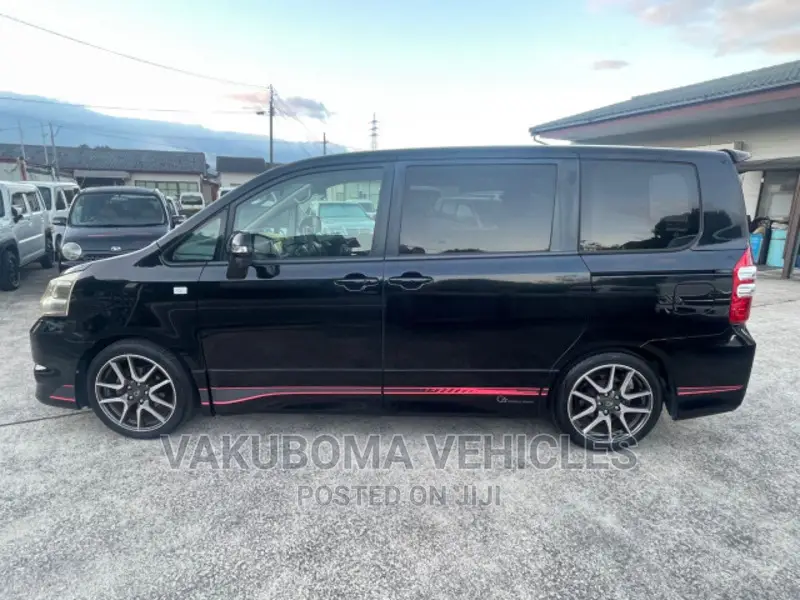 Toyota Noah 2010 Black