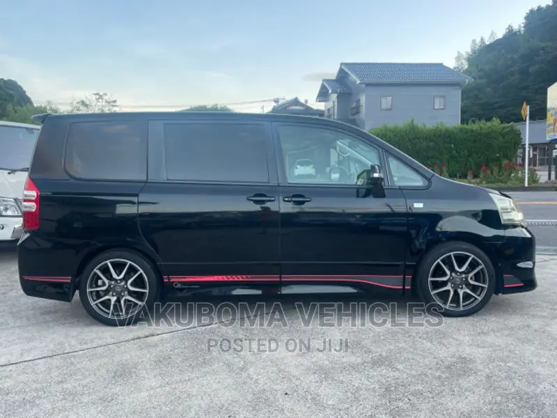 Toyota Noah 2010 Black