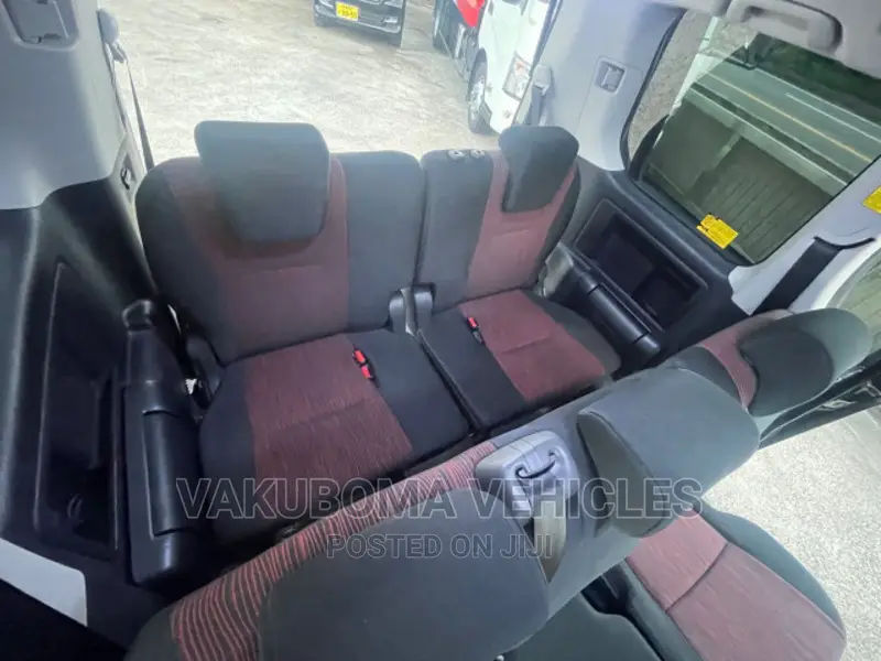 Toyota Noah 2010 Black