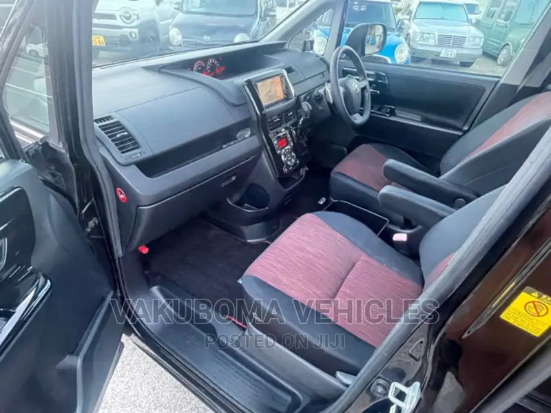 Toyota Noah 2010 Black