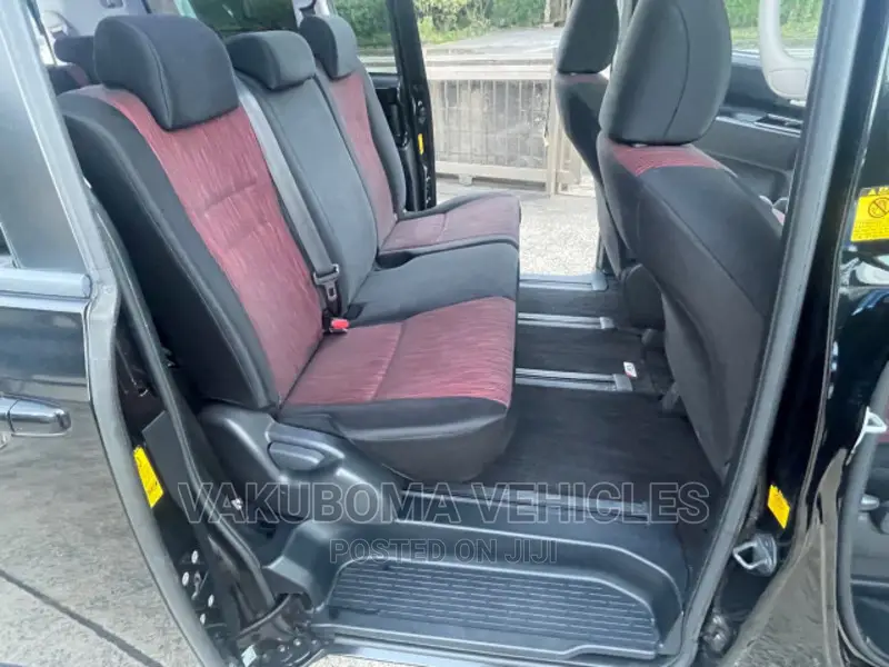 Toyota Noah 2010 Black