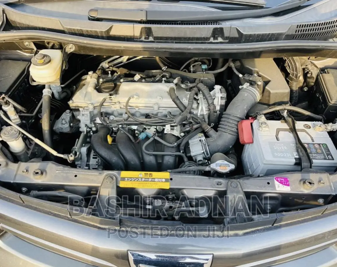 Toyota Noah 2.0 143hp FWD (7 Seater) 2011 Gray