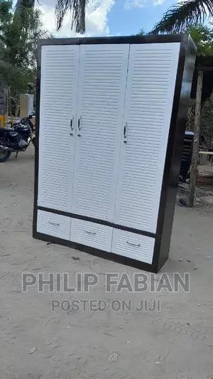 Kabati La Nguo