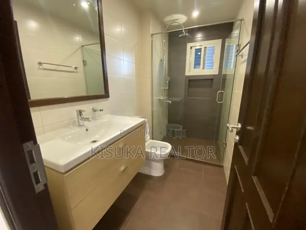 3bdrm Apartment in Morocco Square, Mikocheni for sale