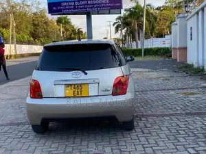 Toyota IST 2004 Beige
