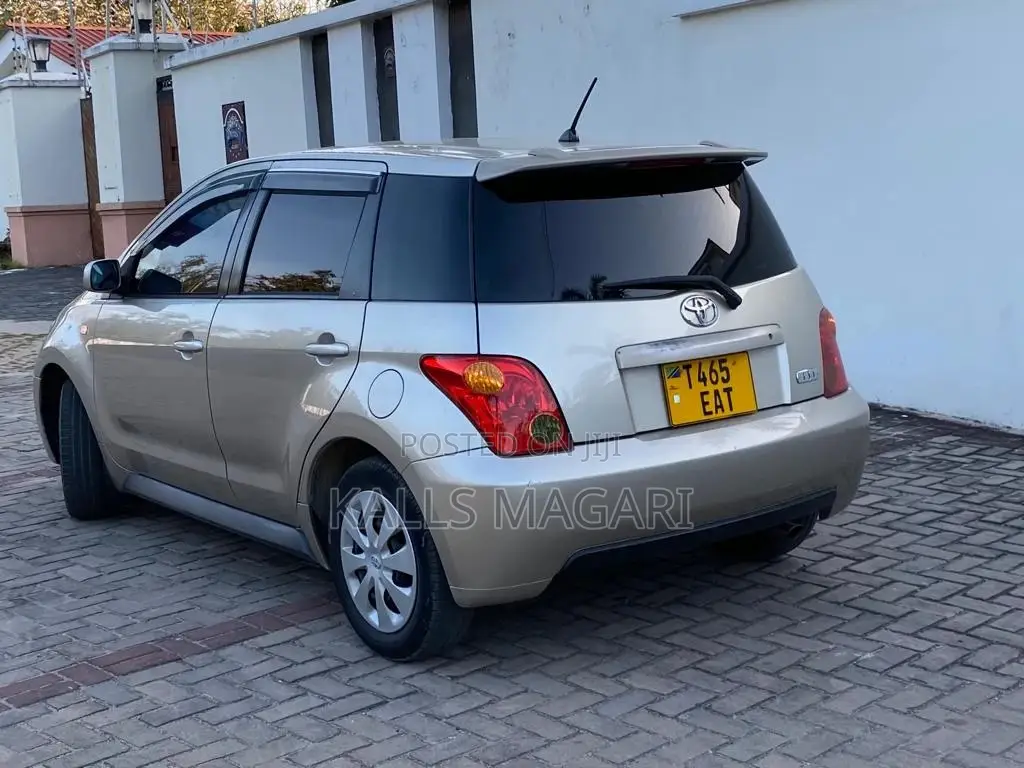 Toyota IST 2004 Beige