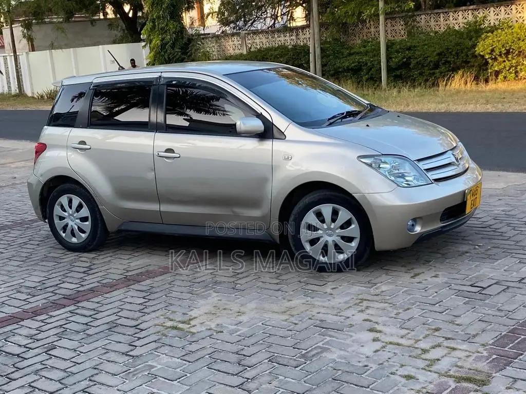 Toyota IST 2004 Beige