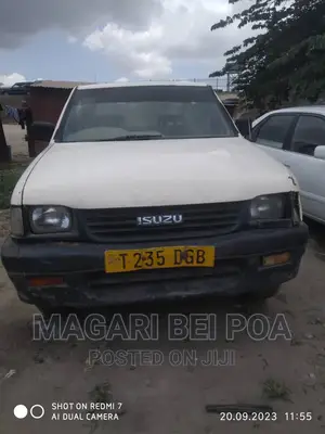 Photo - Isuzu KB 2001 White
