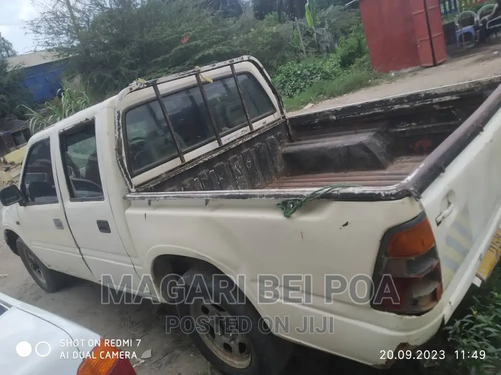 Isuzu KB 2001 White