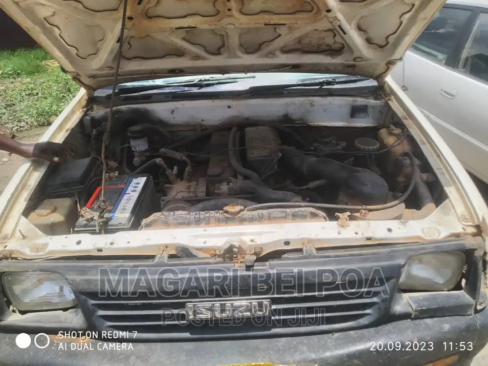 Isuzu KB 2001 White