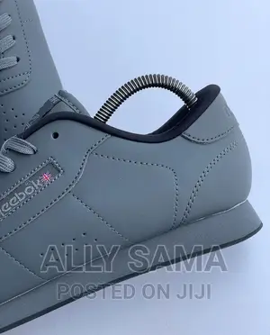 Reeboks Sneakers Gray