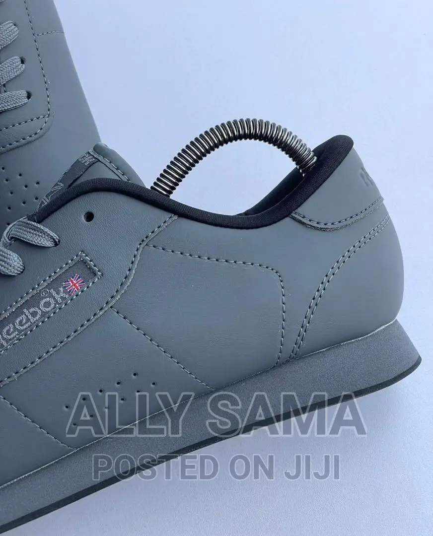 Reeboks Sneakers Gray