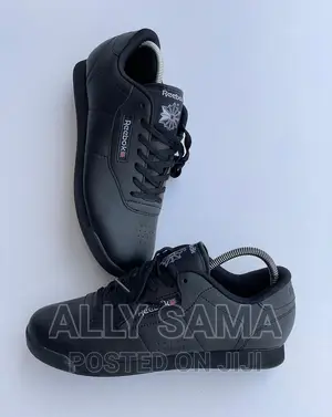 Reeboks Sneakers Black