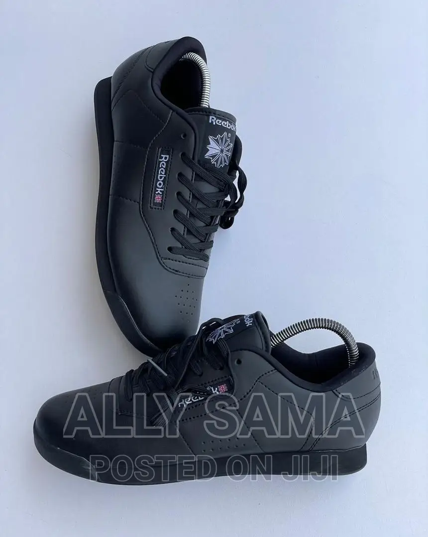 Reeboks Sneakers Black