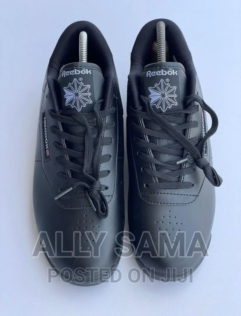 Reeboks Sneakers Black