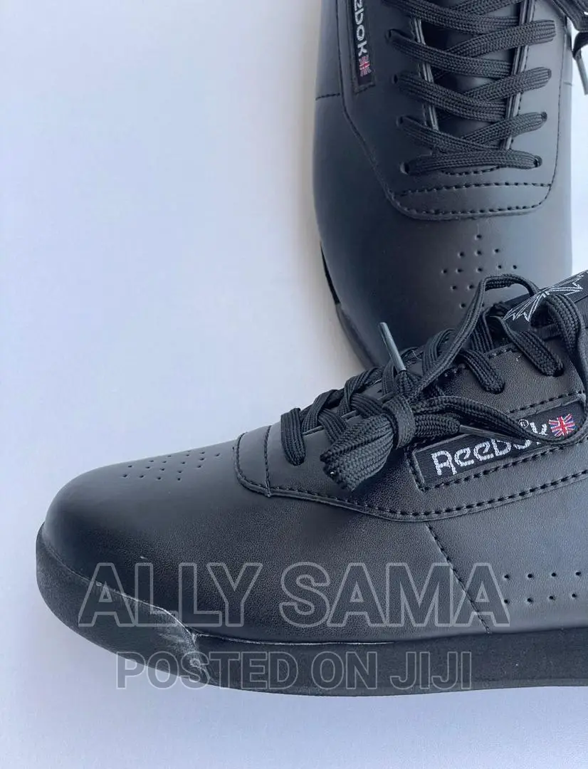 Reeboks Sneakers Black