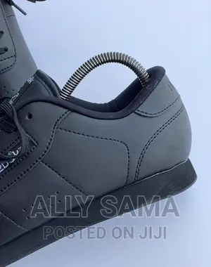 Reeboks Sneakers Black