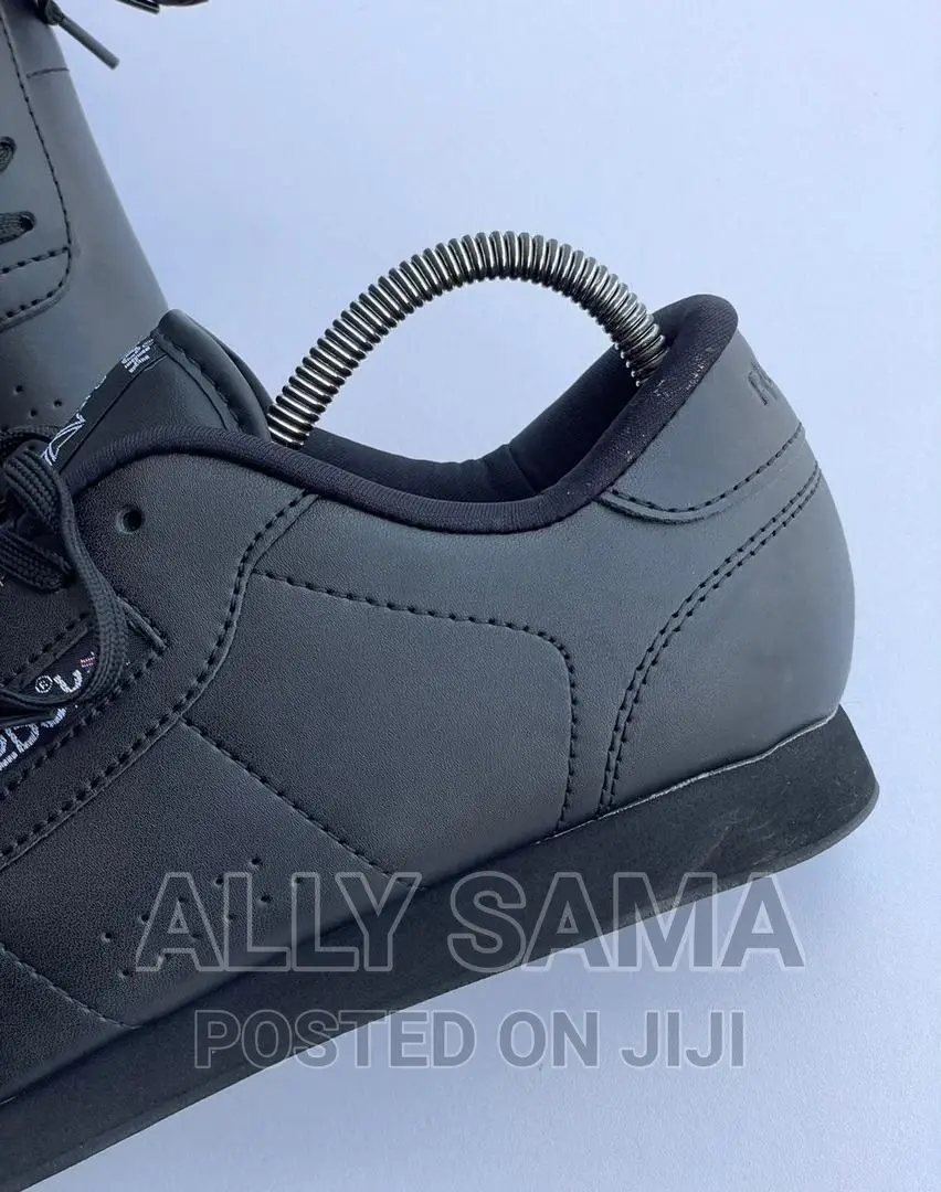 Reeboks Sneakers Black
