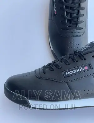 Reeboks Sneakers Black White
