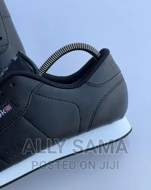 Reeboks Sneakers Black White