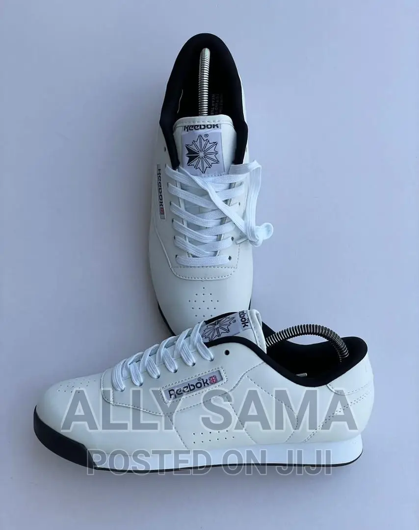Reeboks Sneakers White