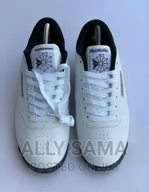 Reeboks Sneakers White