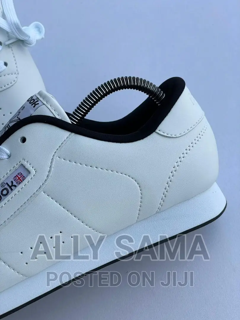 Reeboks Sneakers White