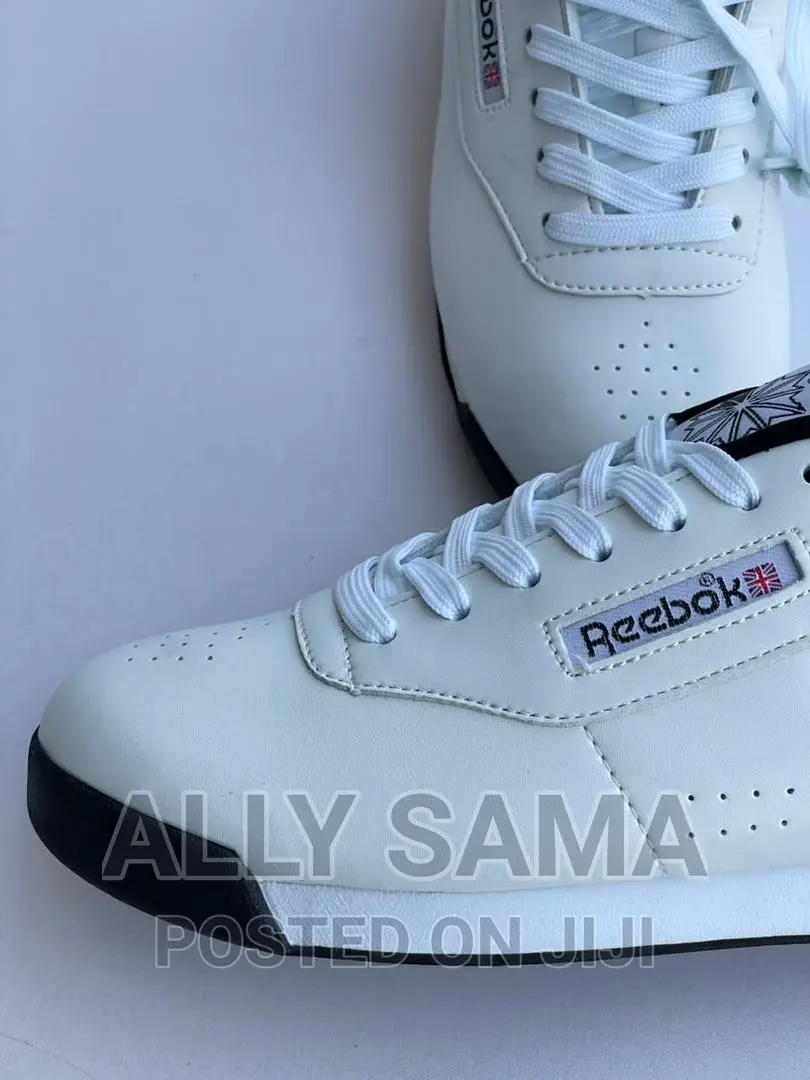 Reeboks Sneakers White