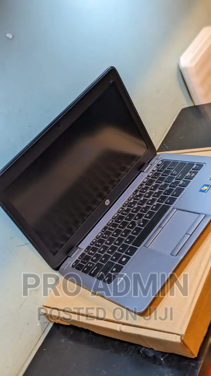 New Laptop HP EliteBook 820 G3 4GB Intel Core I5 HDD+SSD 500GB