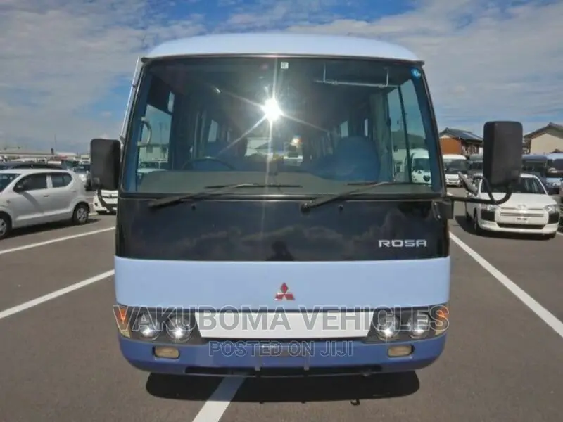 Mitsubishi Fuso Rosa 2000 Blue