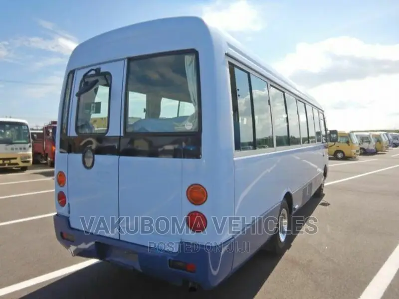 Mitsubishi Fuso Rosa 2000 Blue