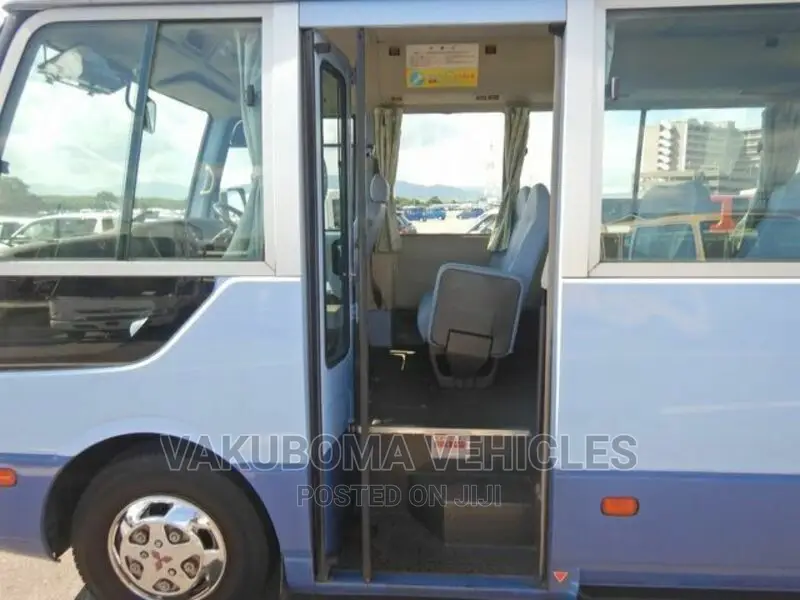 Mitsubishi Fuso Rosa 2000 Blue