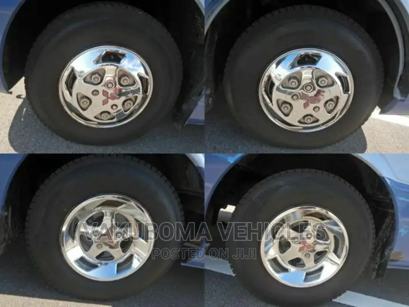Mitsubishi Fuso Rosa 2000 Blue