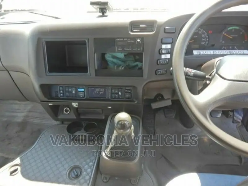 Mitsubishi Fuso Rosa 2000 Blue