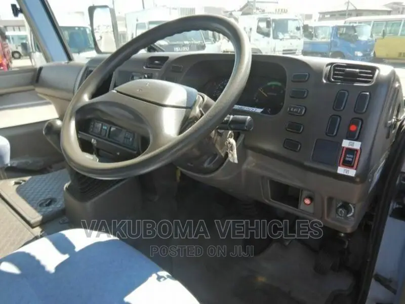 Mitsubishi Fuso Rosa 2000 Blue